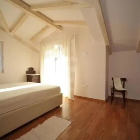 Mirta Holiday home Murter
