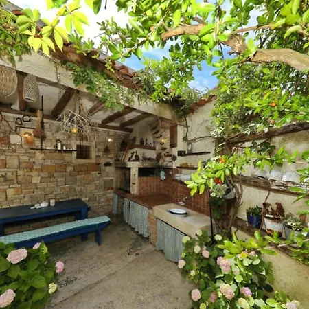 Holiday home Mirta